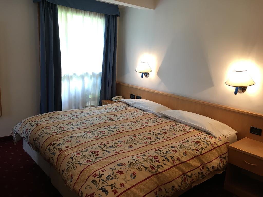 Garni Enrosadira Hotel Vigo di Fassa Exterior photo